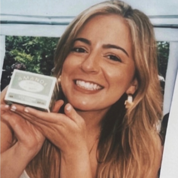 Meet your Posher, Jenna - Picture 2 of 3